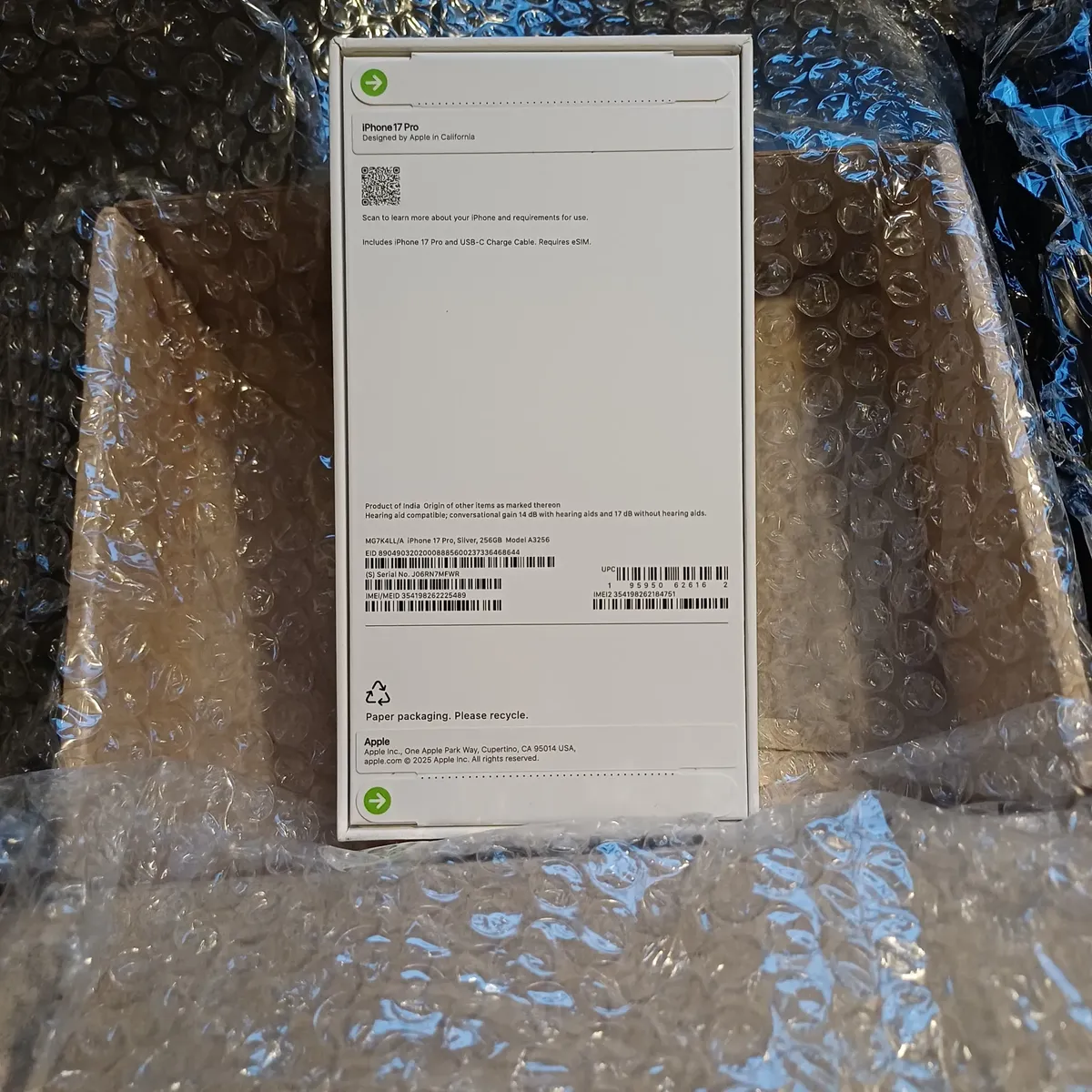 Etiqueta da caixa do iPhone 17 Pro com IMEI e número de série